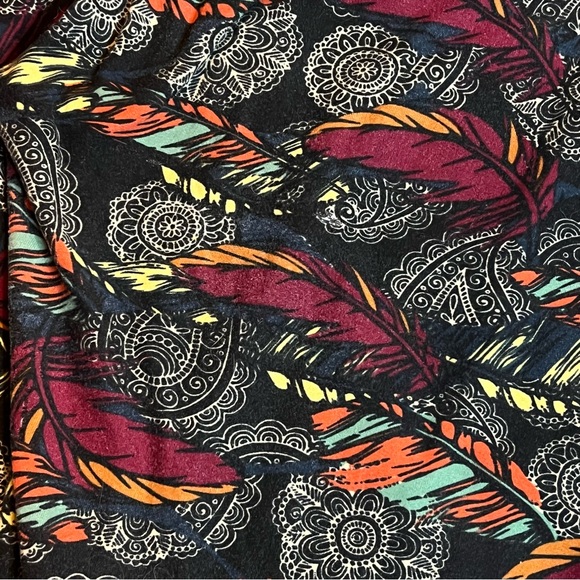 LuLaRoe OS Leggings Bundle • Red Floral Vine + Feather Mandala Black Soft - Picture 4 of 6